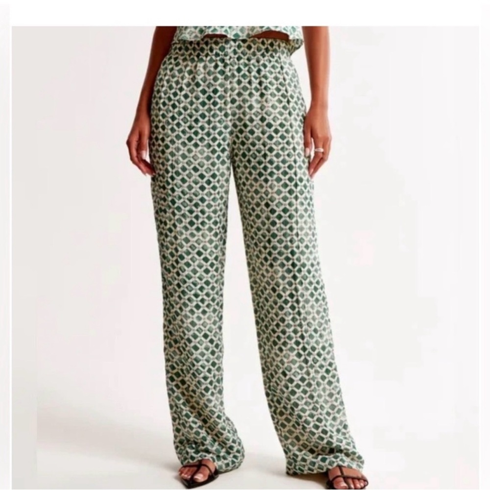 Abercrombie & Fitch Green Patterned Women's Pants